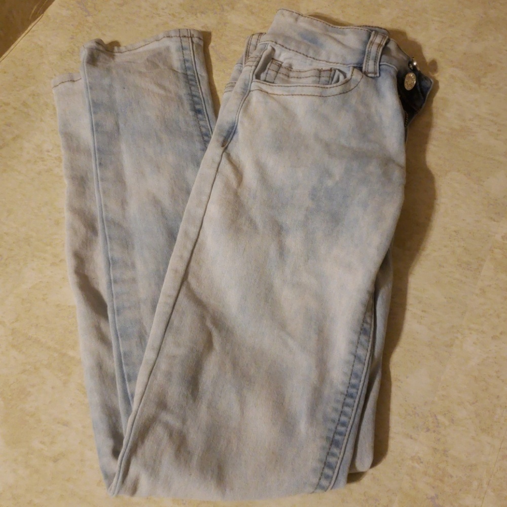 Twelve acid wash highwaisted jeans